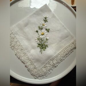 Vintage Embroidered Daisey Handkerchief with Lace Trim